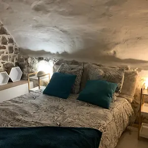 Dans Le Charme De La Pierre La Garde (Var)