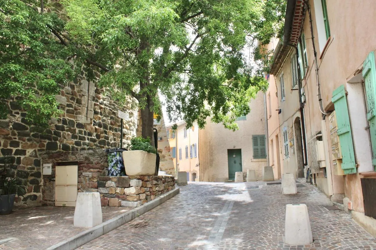 Apartment La Garde Studio Atypique Le Rocher, Climatisation, Belle Decoration France